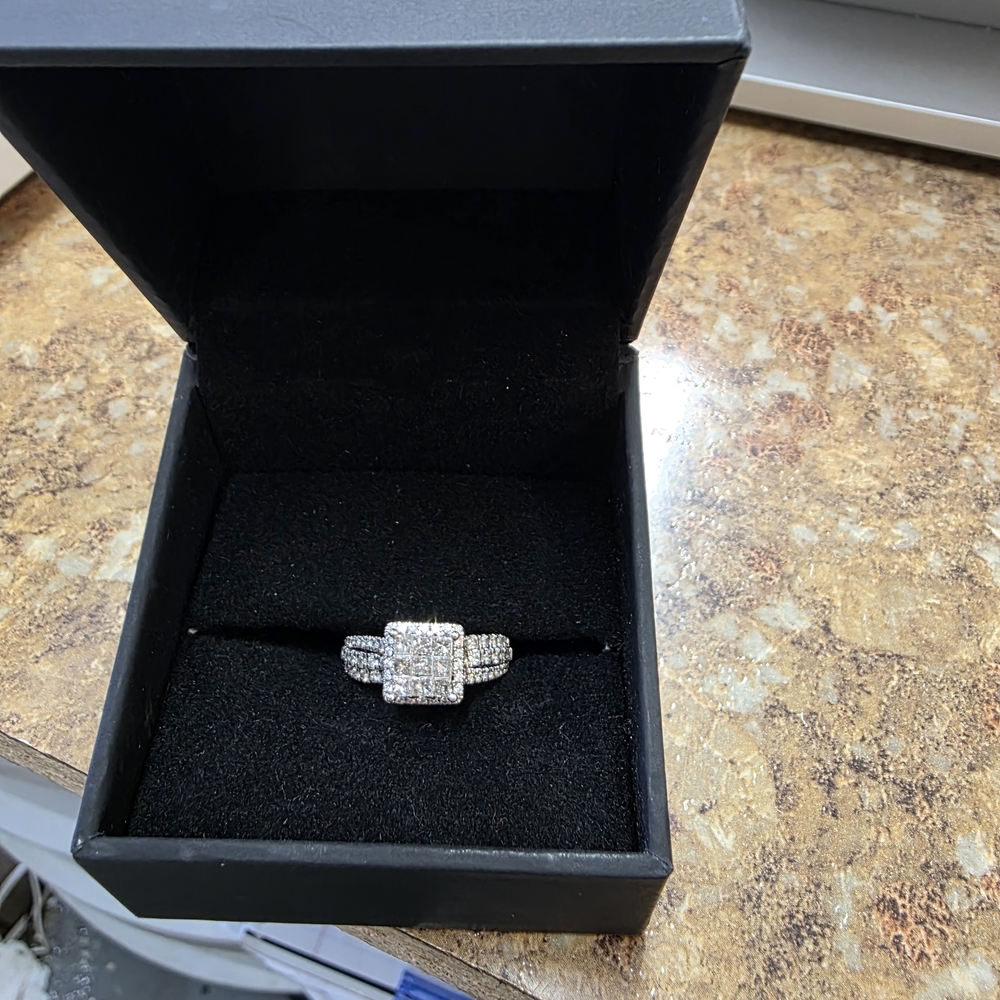 Elegant Silver Diamond Ring